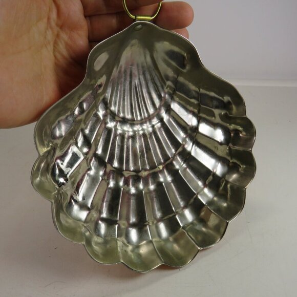 Copper Clam Shell Sea Shell 6.5x6.5" with hanging ring - Picture 6 of 7